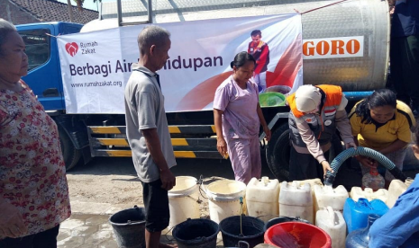 Rumah Zakat salurkan 24 ribu air bersih.