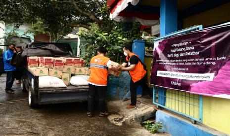 Rumah Zakat salurkan bantuan dari Raffi Ahmad.