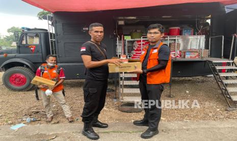 Rumah Zakat salurkan bantuan ke lokasi bencana Gunung Lewotobi Laki-Laki di Kabupaten Flores Timur, Nusa Tenggara Timur (NTT), Senin (4/11/2024).