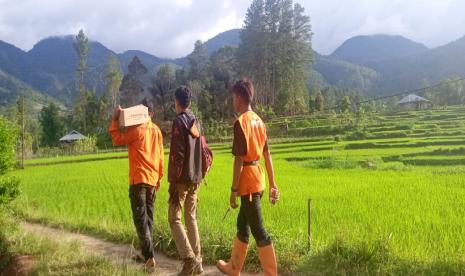 Rumah Zakat salurkan bantuan Superqurban untuk korban banjir bandang.