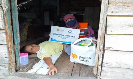 Rumah Zakat Sampaikan Amanah <em>Door to Door.  </em>