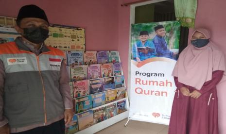 Rumah Zakat terus memberikan bantuan sebagai upaya untuk memaksimalkan Program Pemberdayaan di Desa Berdaya. Setelah bulan lalu, Rumah Zakat memberikan bantuan buku baca kepada Ma’had Tahfidz Daarul Qur’an di Desa Berdaya Serasan, kali ini Rumah Zakat memberikan bantuan tambahan berupa rak buku.