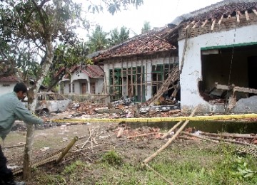 Rumah Suparman di Cikeusik yang dirusak warga