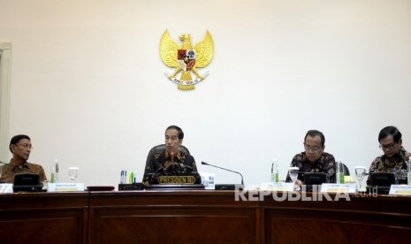 RUU Penyelenggaraan Pemilu. Presiden Joko Widodo memimpin rapat terbatas di Kantor Kepresidenan.