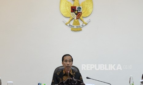 RUU Penyelenggaraan Pemilu. Presiden Joko Widodo memimpin rapat terbatas di Kantor Kepresidenan, Jakarta, Selasa (13/9).