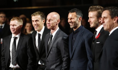 Ryan Giggs (ketiga kanan) di antara legenda Manchester United yang kerap dijuluki 'the Class of 92'.