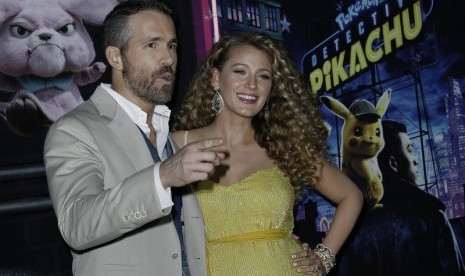 Aktor Ryan Reynolds dan istrinya Blake Lively. Pasangan selebritas Hollywood ini telah dikaruniai empat anak.