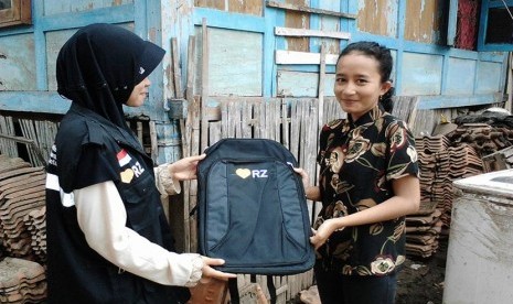 Bantuan paket sekolah berupa alat tulis (Ilustrasi)