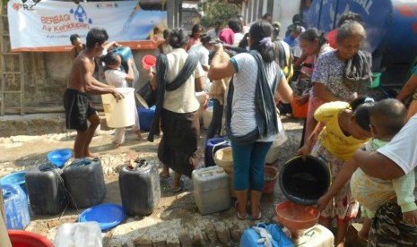  RZ (Rumah Zakat) menyalurkan 39.000 liter Air Bersih untuk 2.270 orang di Wonosgoro, Boyolali, Jawa Timur. 