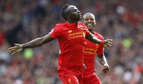 Sadio Mane merayakan golnya.