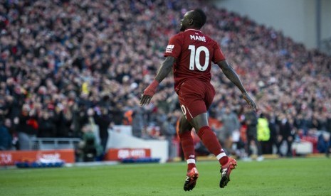 Sadio Mane merayakan golnya.