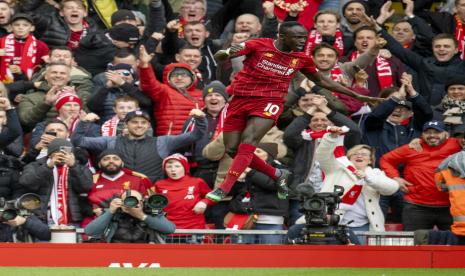 Sadio Mane Saat mencetak gol ke gawang Bournemouth, Sabtu (7/3).