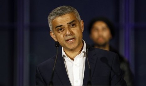 Karena Ras dan Agamanya, Wali Kota London Dikawal 15 Polisi. Sadiq Khan, Wali Kota Muslim pertama London.