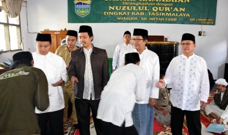  Safari Ramadhan yang dirangkaian dengan Peringatan Nuzulul Quran Tingkat Kabupaten Tasikmalaya yang berlangsung di Pondok Pesantren Miftahul Ulum Kampung Tonjong Desa Desa sindangraja Kecamatan Jamanis, Senin [12/6/17].