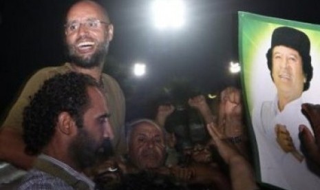 Libya mengeluarkan perintah penangkapan Saif Al Islam putra Qaddafi. Saif al Islam muncul di Tripoli. Ilustrasi