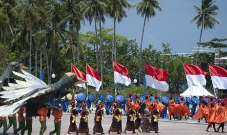 Sail Morotai 2012 peaks on September 15. A number of dancers perfom during the event which take place in North Maluku since September 12.   