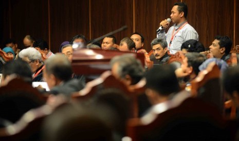 Saksi termohon dari Joko Widodo-Jusuf Kalla memberikan sesaksiannya dalam sidang gugatan Pilpres perselisihan hasil pemilihan umum presiden dan wakil presiden di Mahkamah Konstitusi, Jakarta, Senin (11/8). Sidang mengagendakan mendengarkan 25 saksi dari Pr