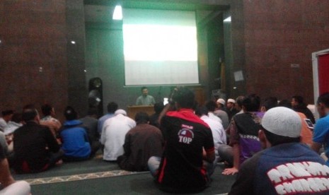 Salah satu acara kajian Islam di Masjid Alumni IPB.