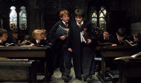 Salah satu adegan dalam film Harry Potter and the Sorcerer