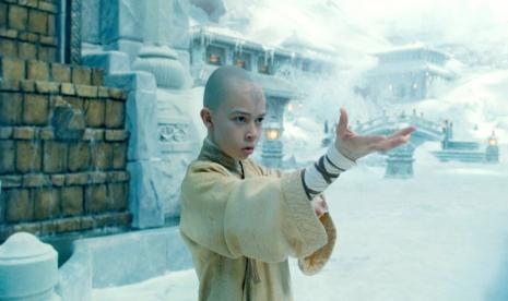 Salah satu adegan dalam film The Last Airbender.