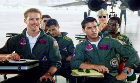 Salah satu adegan dalam film Top Gun.