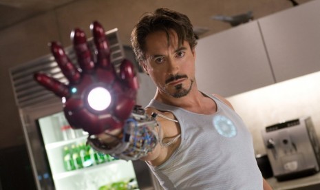 Robert Downey Jr dalam salah satu adegan dari film Iron Man. Film Marvel ini sempat dikabarkan akan dibintangi oleh Tom Cruise.