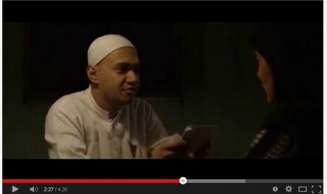 Salah satu adegan di film 'Ada Surga di Rumahmu'