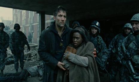 Salah satu adegan di film Children of Men. Ada beberapa film yang mengisahkan tentang kiamat dan kehancuran dunia, salah satunya Children of Men.