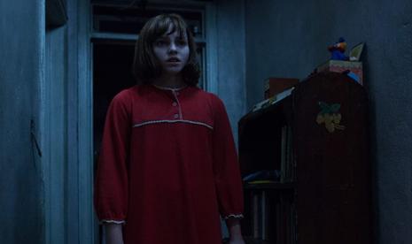 Salah satu adegan di film The Conjuring 2.