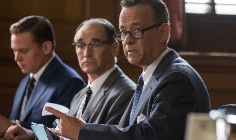 Salah satu adegan Donovan dan Abel dalam film Bridge of Spies