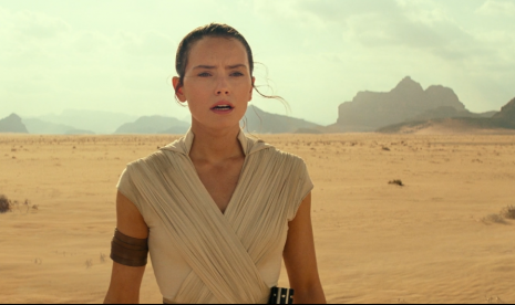 Salah satu adegan Star Wars: The Rise of Skywalker. Di ujung film, terselip adegan perempuan pejuang kubu Resistance berciuman.