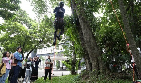 Salah satu aksi dalam rangka memperingati Hari Pohon Sedunia. 