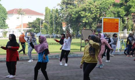 Salah satu aktivitas yang bisa dilakukan di Sunday Morning UMP adalah senam bersama.