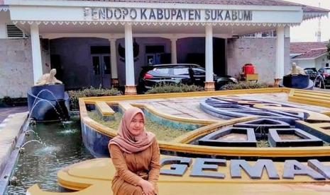 Salah satu alumni Program Studi (Prodi) Sistem Informasi, Universitas BSI (Bina Sarana Informatika) kampus Sukabumi, Yasya Nur Aziz berkarier sebagai tenaga ahli IT (Information Technology) Bidang Aplikasi Informatika di Diskominfo Kabupaten Sukabumi. 