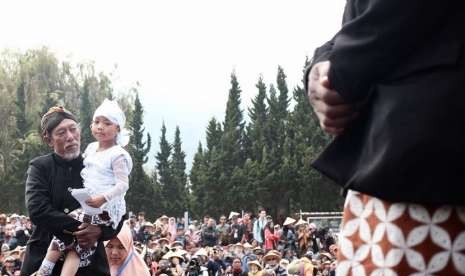 Salah satu anak gimbal yang akan dilakukan ritual pemotongan rambut di Dieng Culture Festival 2018