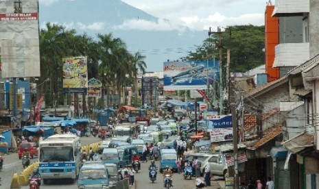 Salah satu bagian Jalan Raya Bogor di Cibinong, Jawa Barat, yang saat ini kerap macet