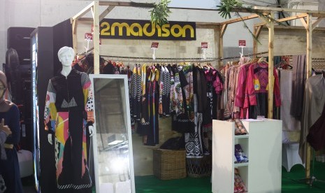 Salah satu booth fashion peserta Jakarta Ramadan yang dihelat #markamarie di Plaza Indonesia, Kamis (9/5).