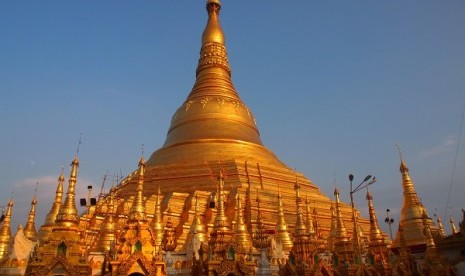 Salah satu candi yang ada di Yangon, Myanmar