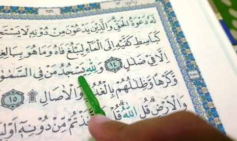 Keutamaan Belajar Alquran dan Mengajarkannya. Foto: Salah satu contoh ayat sajdah dalam Alquran.