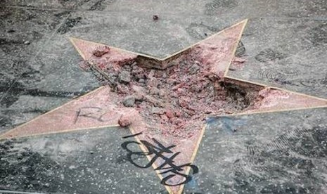 Salah satu contoh Walk of Fame yang dirusak