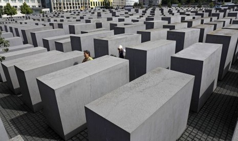 Salah satu destinasi turis populer di Berlin, Jerman, yakni Holocaust Memorial atau tempat mengenang korban pembantaian keji Adolf Hitler.