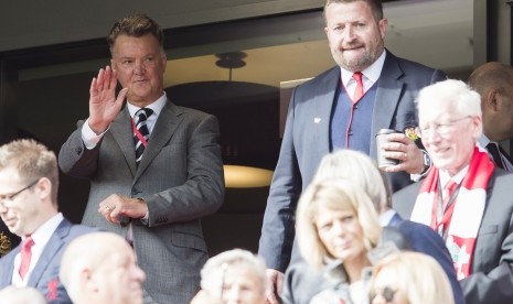 CEO Manchester United (MU) Richard Arnold (kanan).