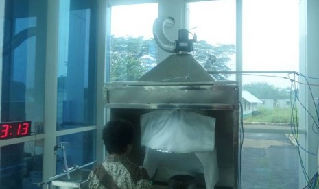 Salah satu fasilitas yang tersedia di Laboratorium Uji Tungku Sehat Hemat Energi (TSHE) di Kantor Pusat Penelitian dan Pengembangan Teknologi Ketenagalistrikan Energi Baru Terbarukan dan Konservasi Energi (P3TKEBTKE) di Gunung Sindur, Bogor. 