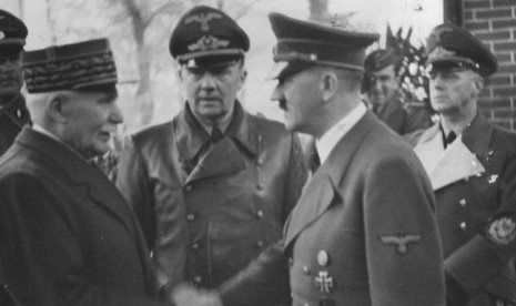 Salah satu foto yang tersimpan dalam Album milik Adolf Hitler yang diambil oleh Veteran Prancis saat hari-hari terakhir Perang Dunia