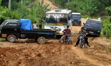 Salah satu jalan rusak di Lampung menjadi prioritas APBD