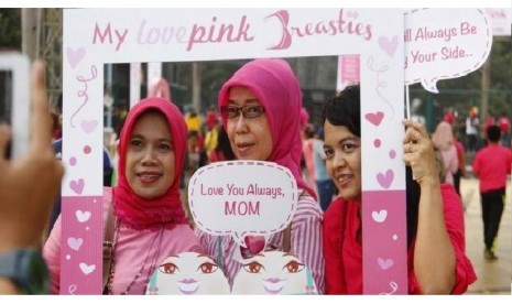 Salah satu kegiatan kampanye deteksi dini oleh 'Love Pink'