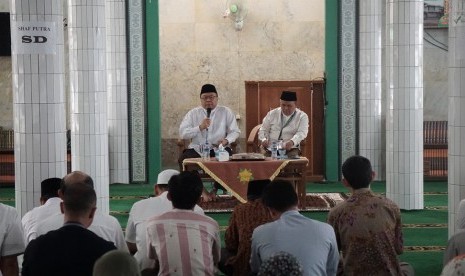 Salah satu kegiatan pengajian rutin yang digelar di Masjid Al-Ikhlas Sekolah Bosowa Bina Insani, Bogor.