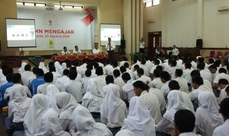 Lewat Program Mengajar, Pegawai PLN Bantu Anak-Anak Korban Gempa Pulih