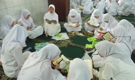 Salah satu kegiatan Ramadhan yang diadakan oleh Sekolah Bosowa Bina Insani tahun 1435 H.