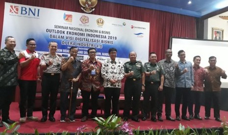 Salah satu kegiatan seminar ekonomi yang diadakan oleh IKA Unpad.